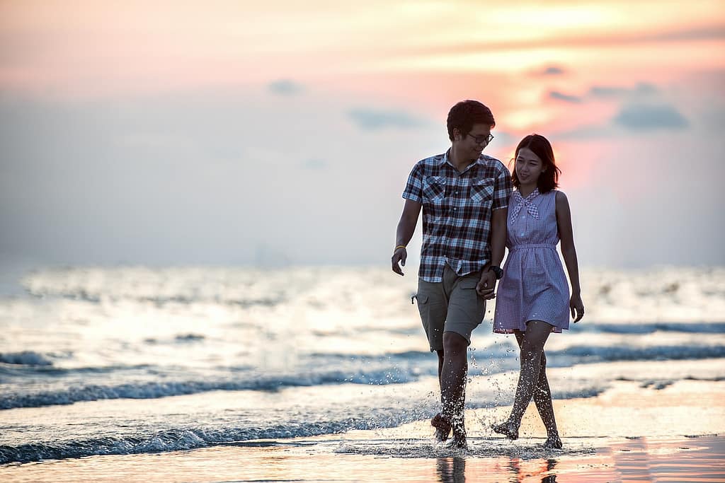 couple-1822585_1280 Couple walking hand-in-hand down the beach