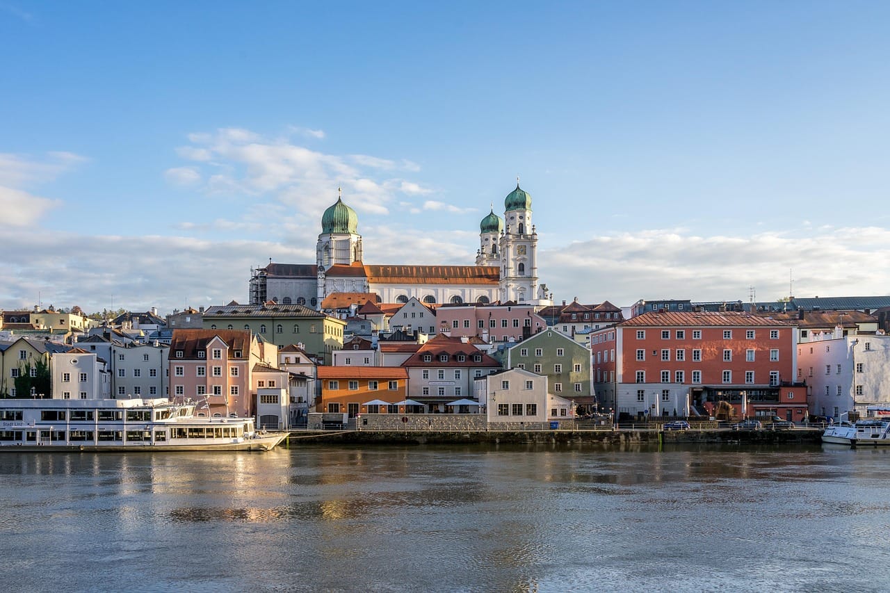 passau-7968535_1280 River cruise ship sailing down the river in Germany.